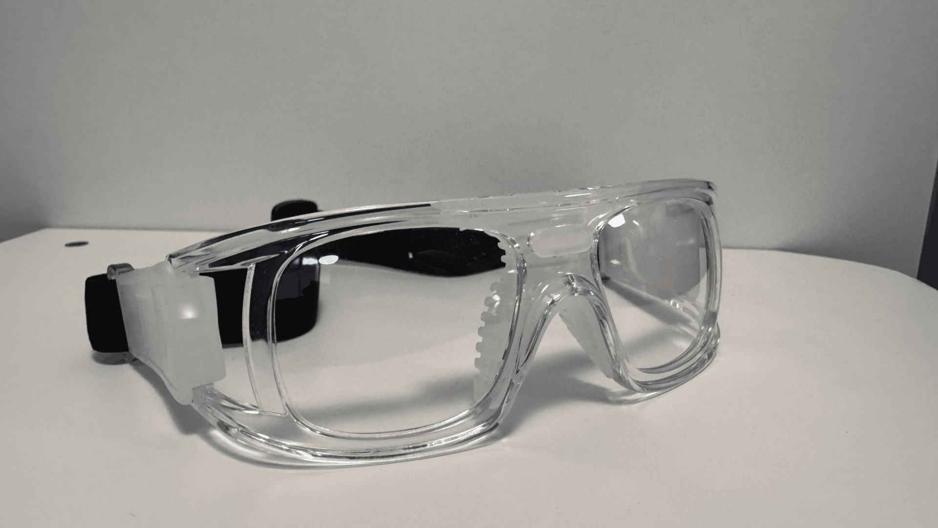 ? Gafas de Protección para Deporte: Seguridad, Comodidad y Rendimiento en la Cancha 5 modelo frontis transparente